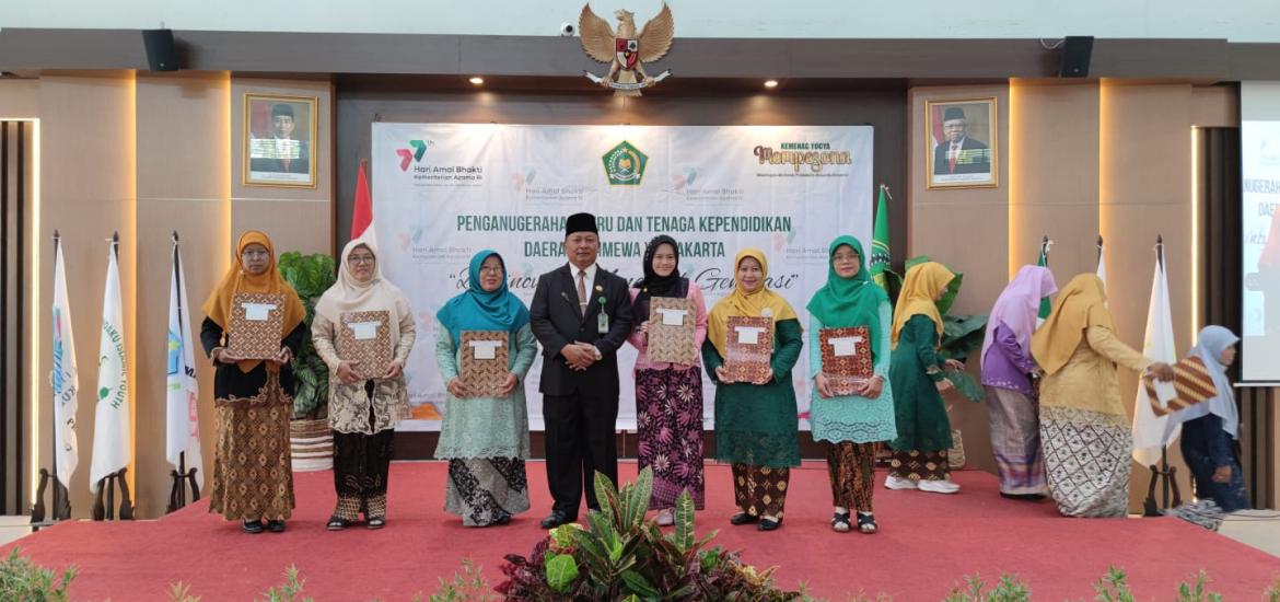 Raih Juara Runner Up Guru Berprestasi Tingkat Provinsi, Rina Harwati ...